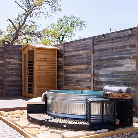 Romantic Tiny Luxury Retreat W Heated Pool, Sauna N Outdoor Shower In Wimberley 10 Acres Exterior foto