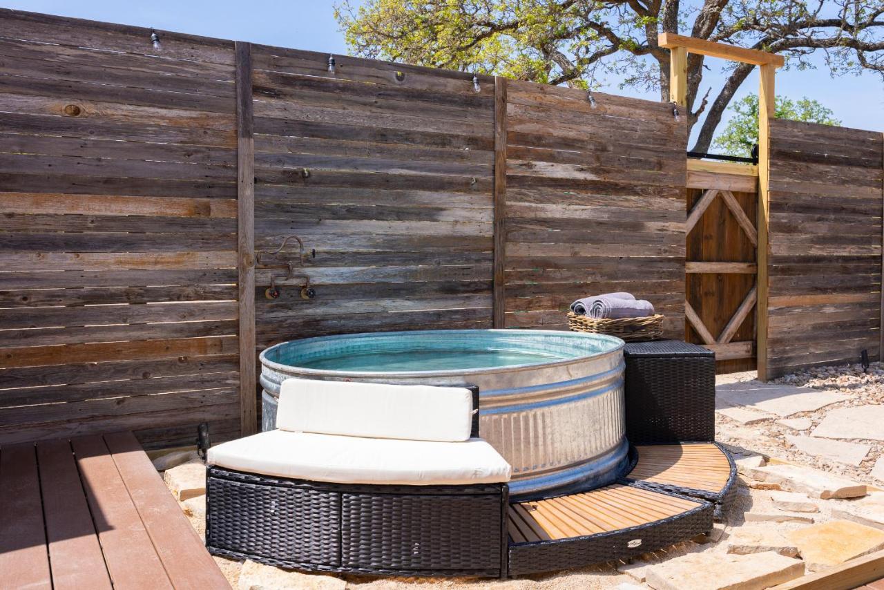 Romantic Tiny Luxury Retreat W Heated Pool, Sauna N Outdoor Shower In Wimberley 10 Acres Exterior foto