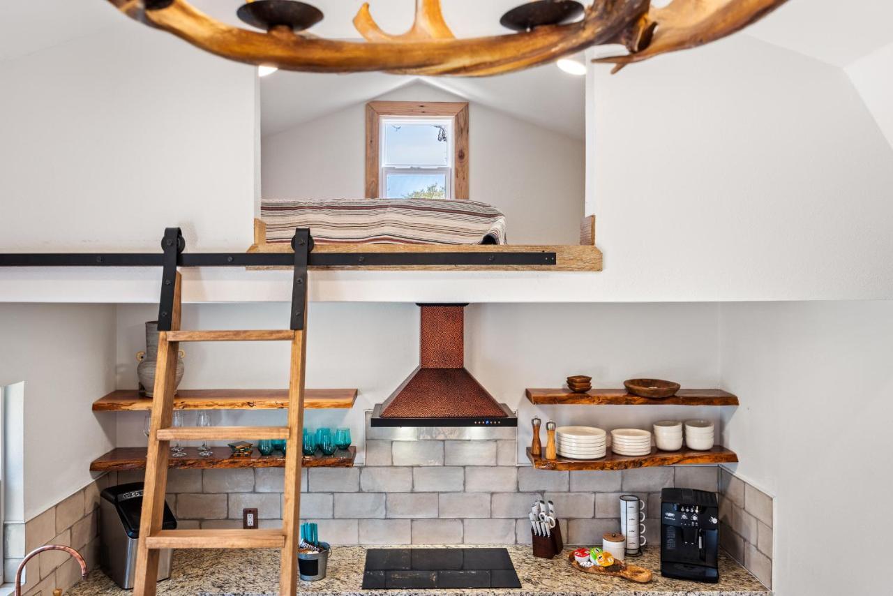 Romantic Tiny Luxury Retreat W Heated Pool, Sauna N Outdoor Shower In Wimberley 10 Acres Exterior foto